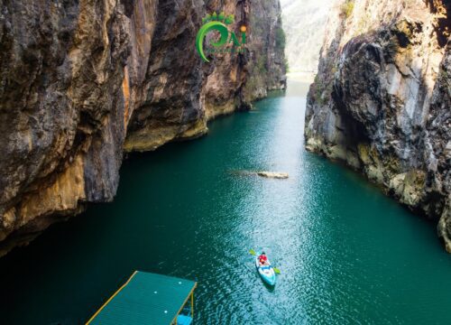 Độc lạ Hẻm Phong Lưu trên dòng Nho Quế tại Hà Giang